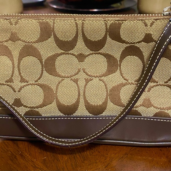 Coach * EUC - Signature Demi Bag * 9"L× 5"H × 2"D - Picture 2 of 6